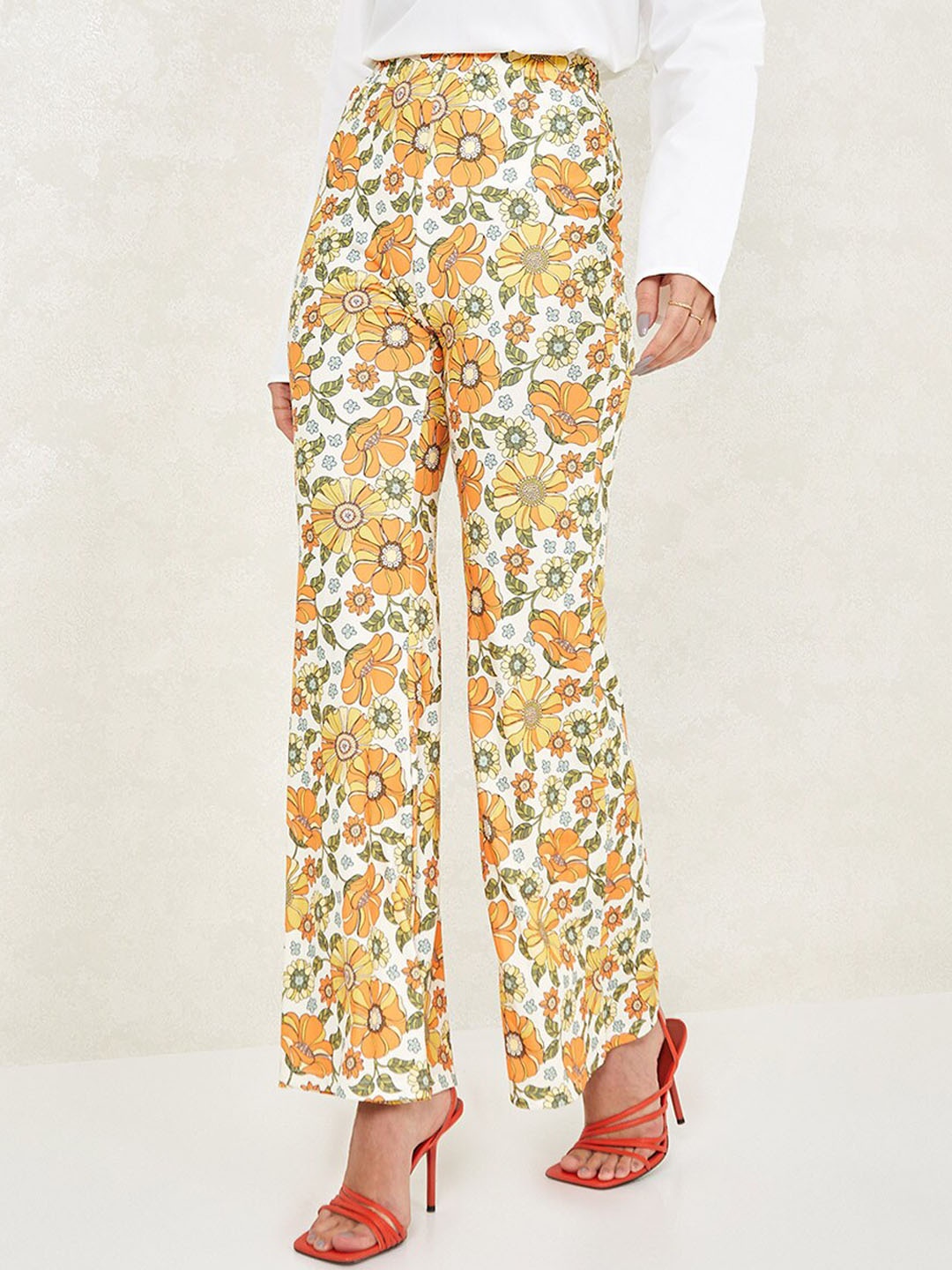 

Styli Women Multicoloured Floral Print Flare Leg Trouser, Multi