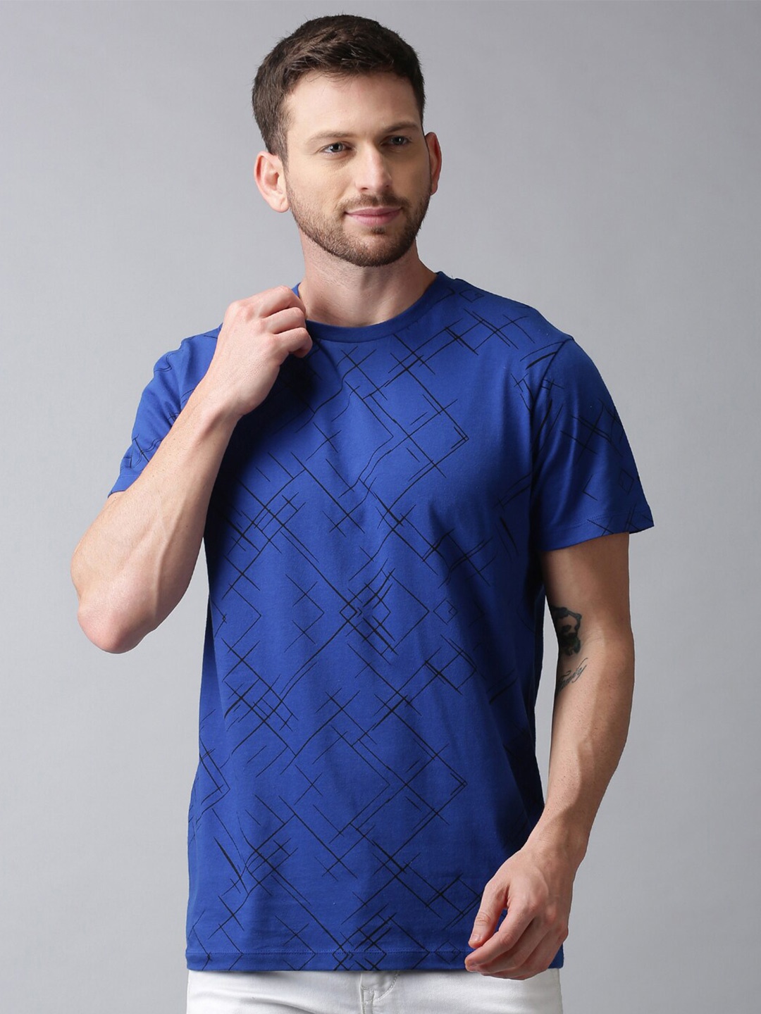 

UrGear Men Blue Printed Applique T-shirt