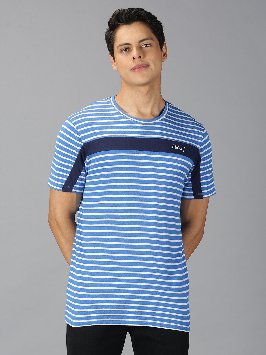 

UrGear Men Blue Striped T-shirt