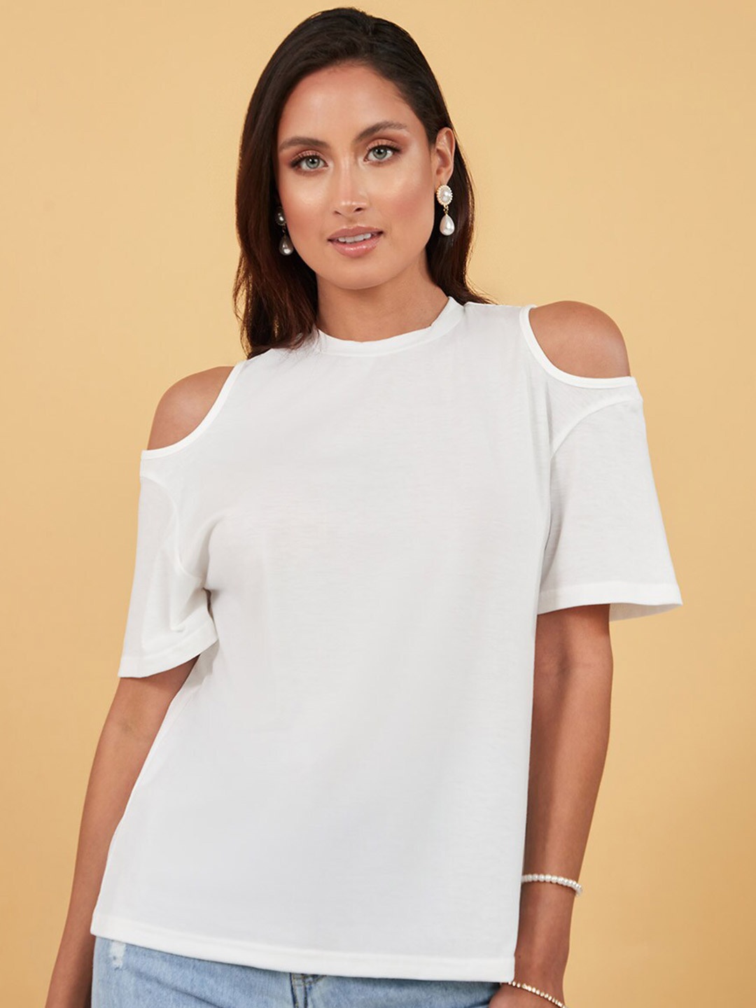 

Styli White Cold Shoulder High Neck Knit T-shirt