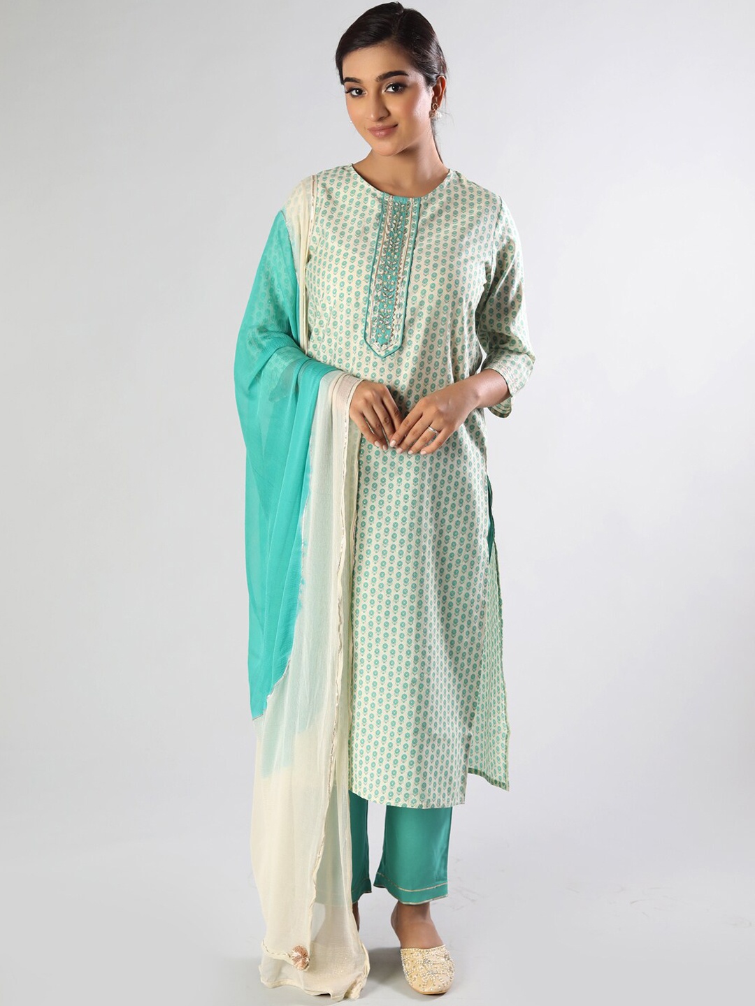 

taruni Women Sea Green Ethnic Motifs Pleated Kurti with Trousers & With Dupatta