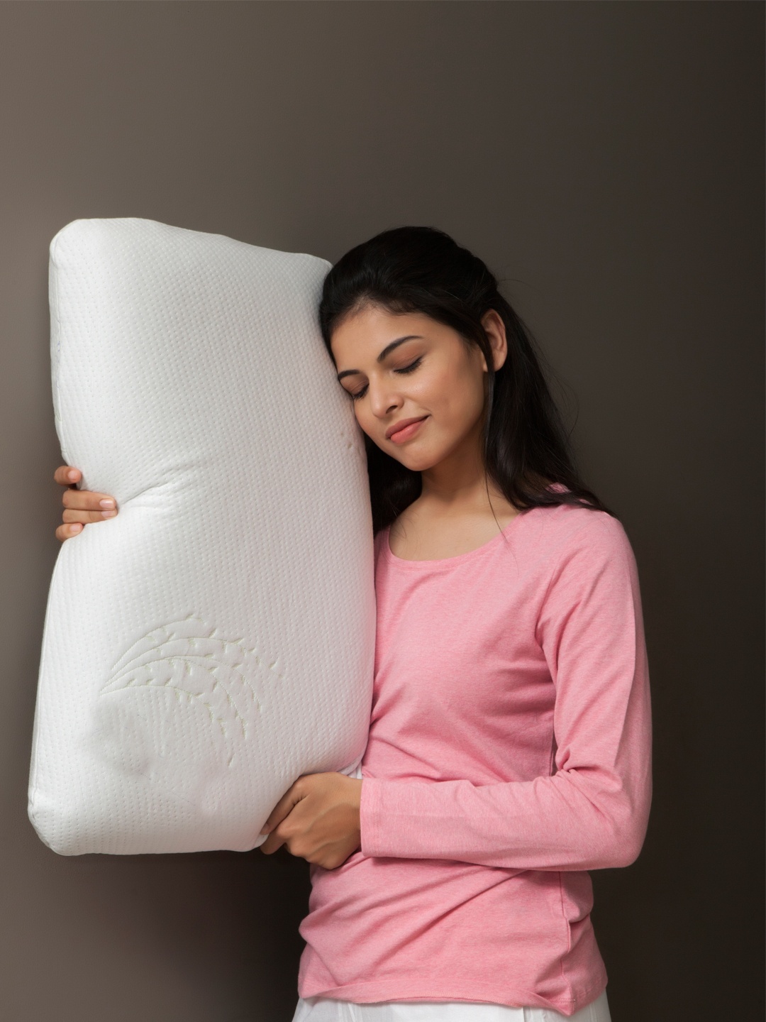 

The White Willow White Regular Orthopedic Memory Foam Bed Pillow