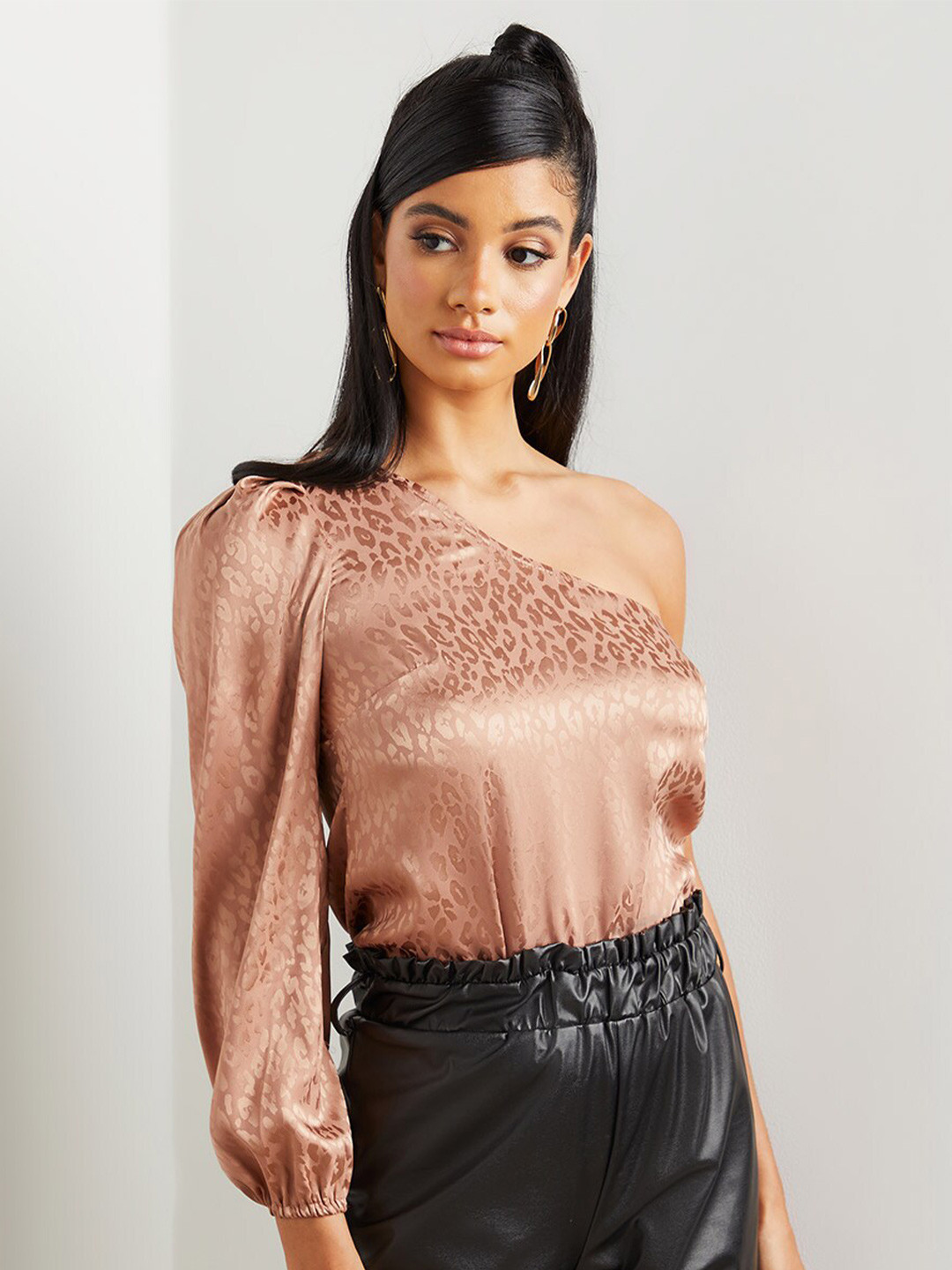 

Styli Bronze-Toned One Shoulder Satin Jacquard Top