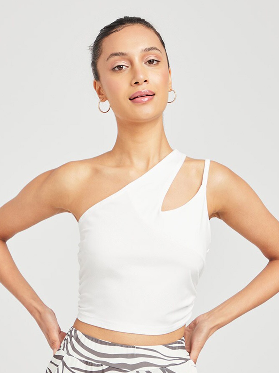 

Styli White Tank One Shoulder Asymmetric Neck Knitted Crop Top