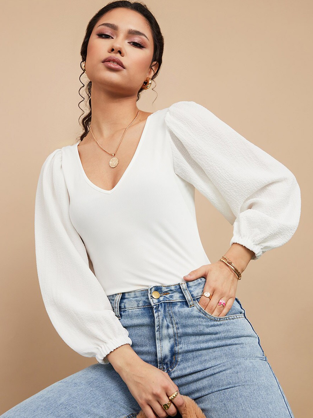 

Styli White Balloon Sleeves V Neck Ribbed Blouse