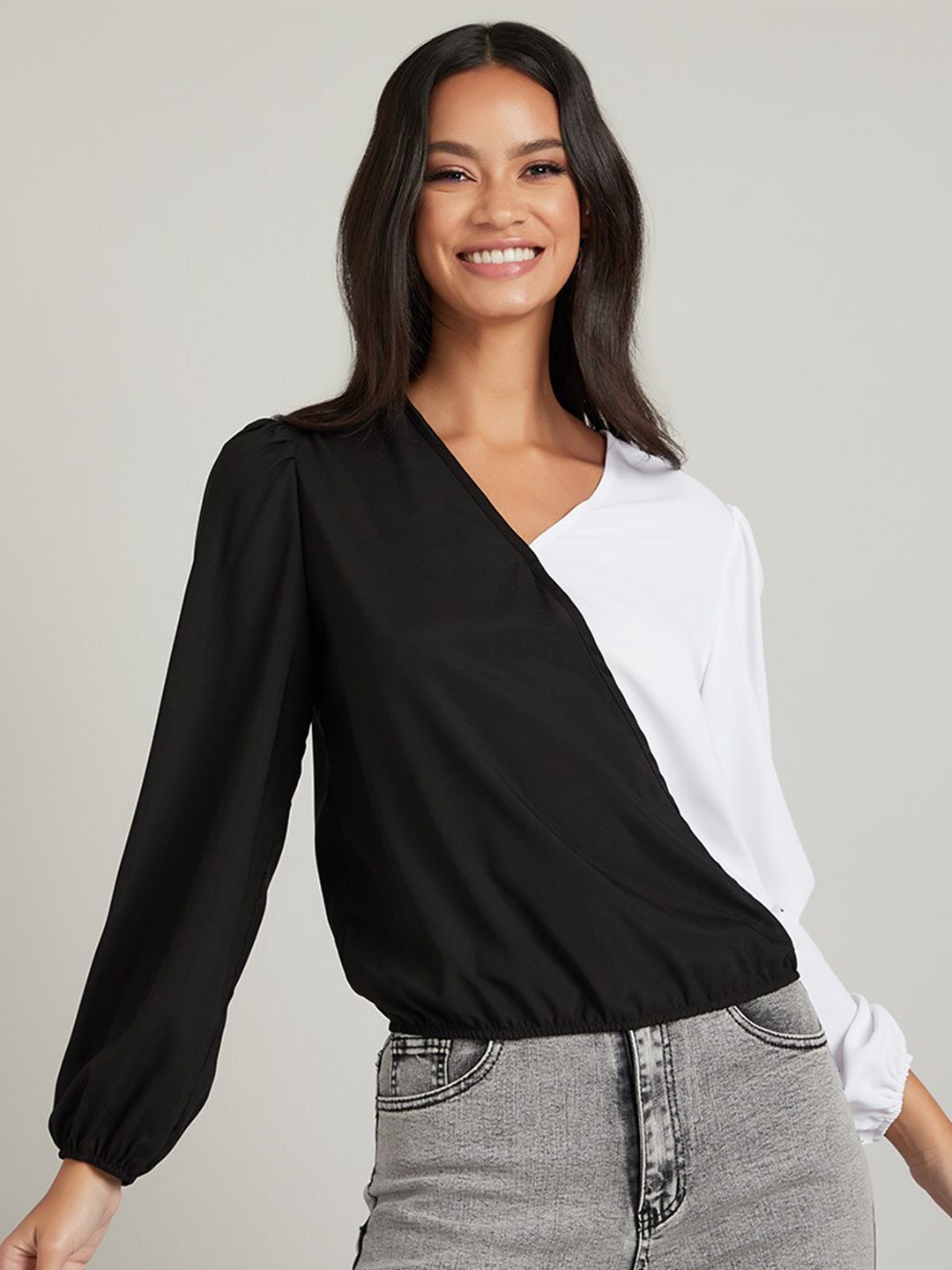 

Styli Black Two Tone V Neck Long Sleeves Blouse