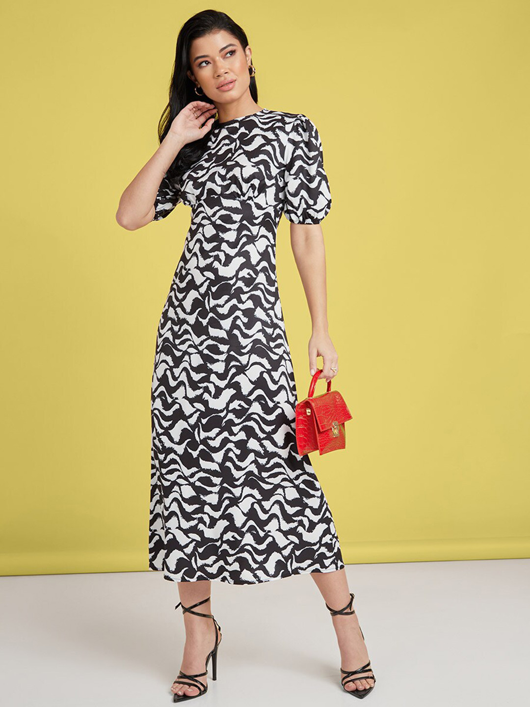 

Styli Cuffed Sleeves Abstract Print A-Line Midi Dress, Black