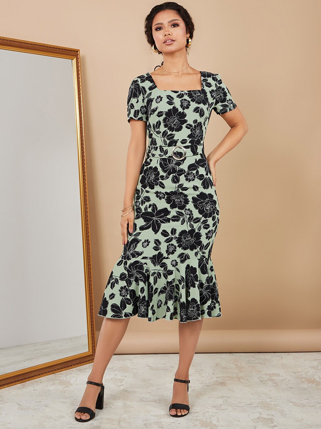 

Styli Black Square Neck Floral Print Bodycon Midi Dress