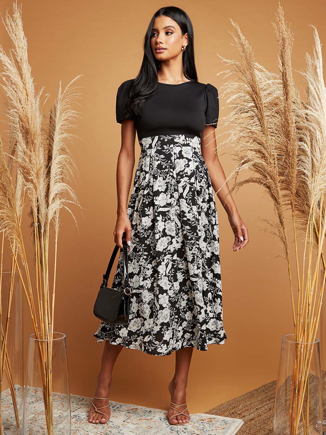

Styli Black Floral A-Line Dress