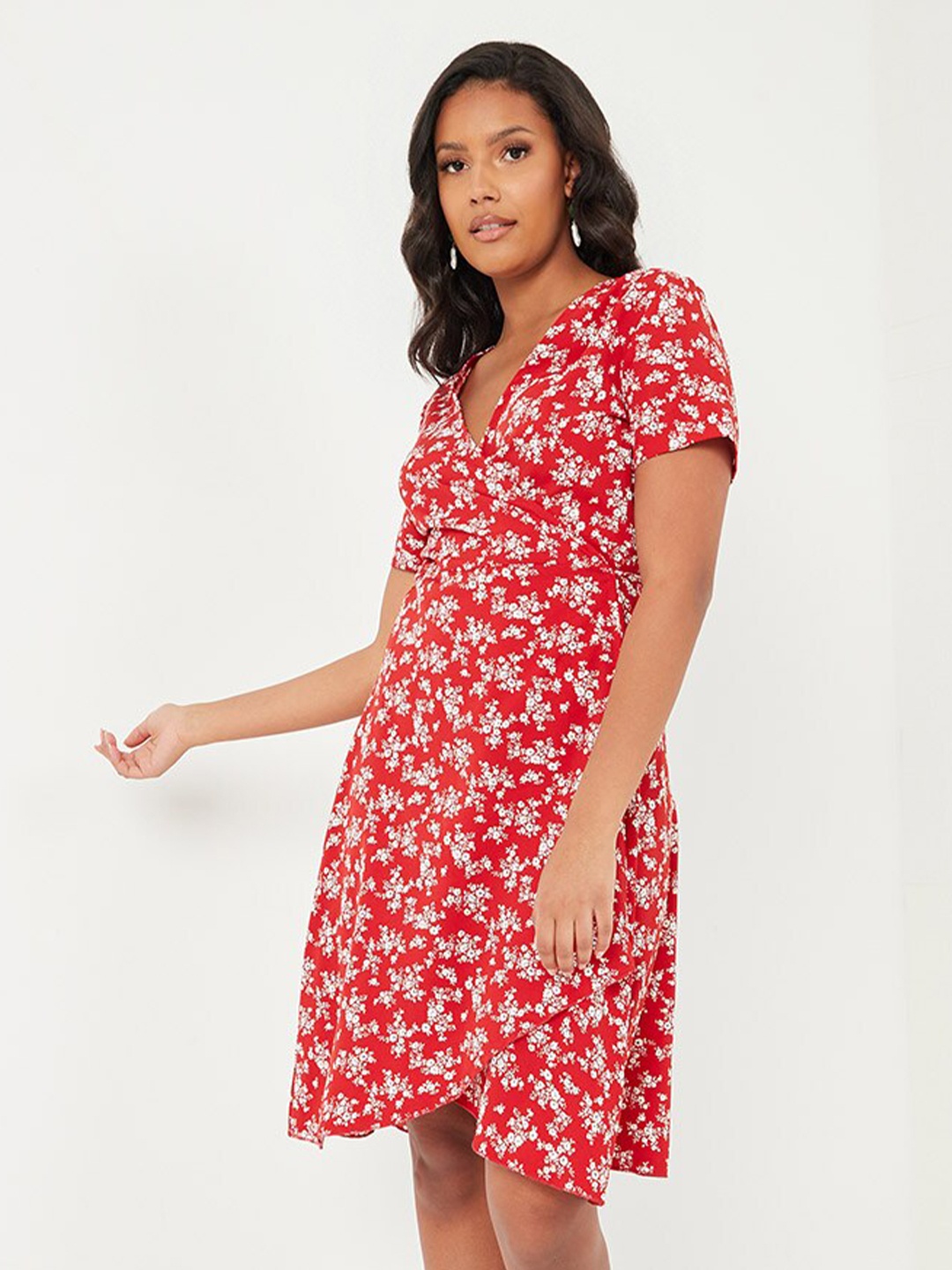 

Styli Red Short Sleeves V Neck Floral Print Knee Length Dress