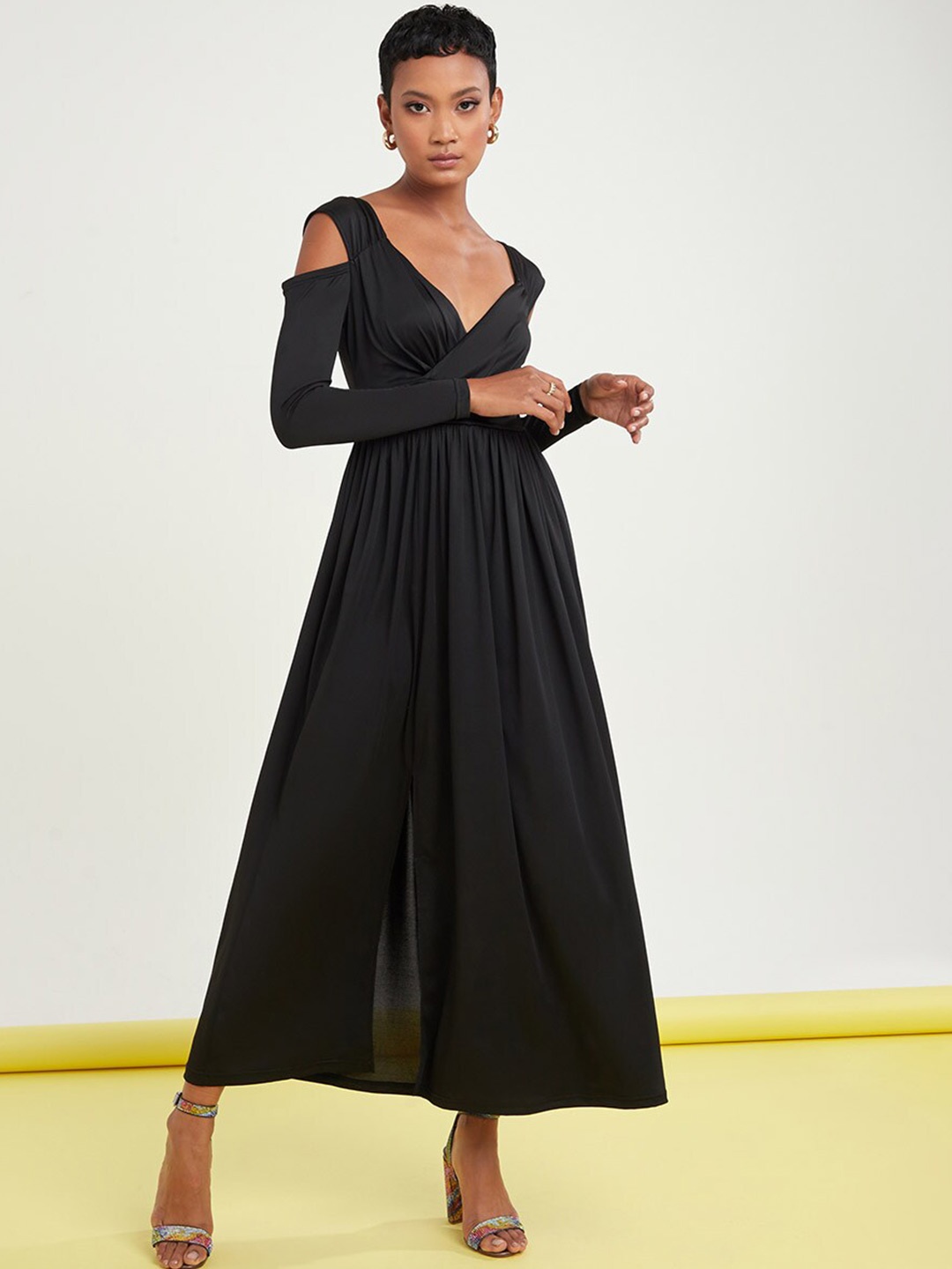 

Styli Black Cold Shoulder Plunge Neck A-Line Maxi Dress