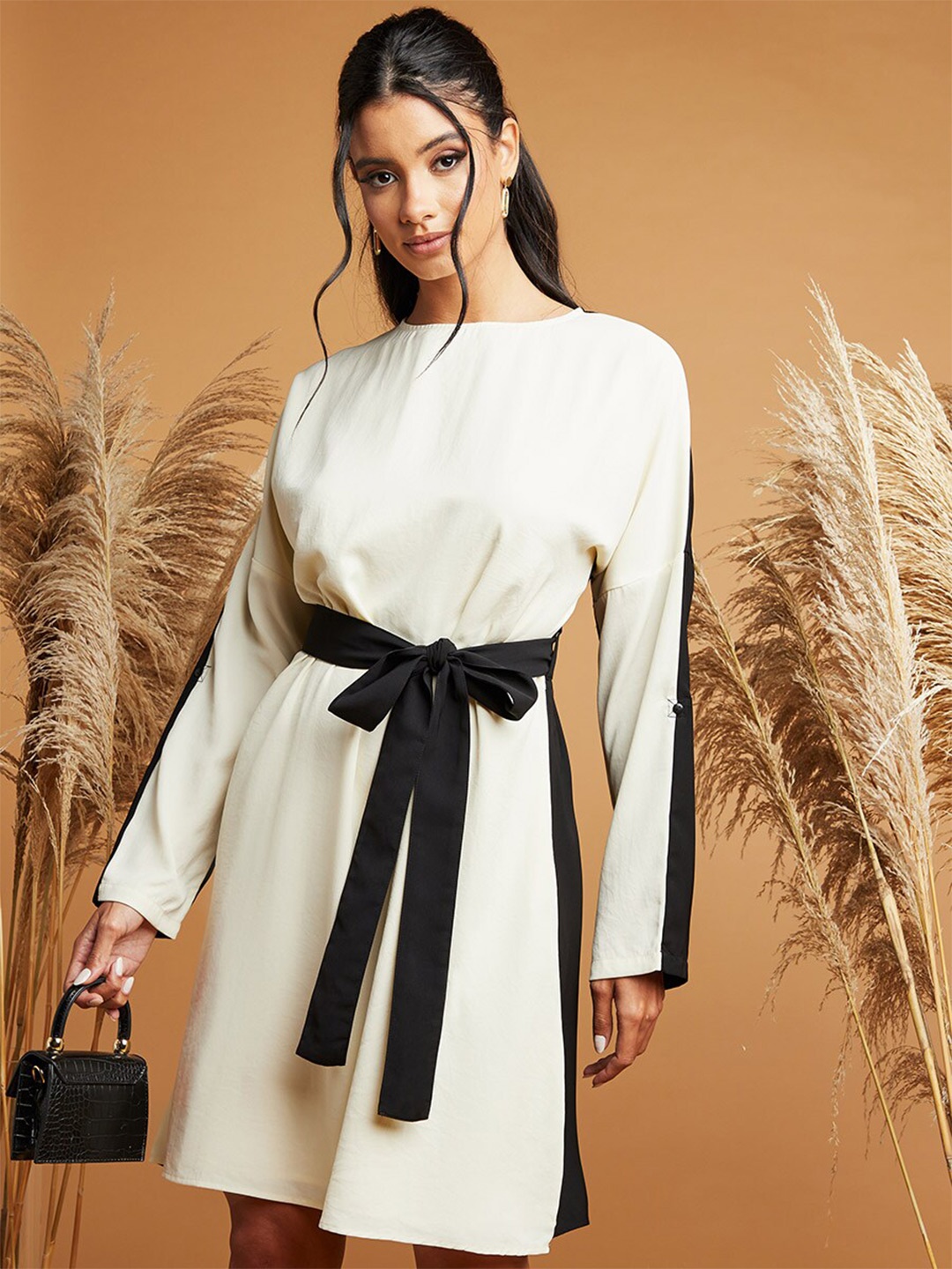 

Styli Cream-Coloured Colorblock Self Tie Belt A-Line Midi Dress