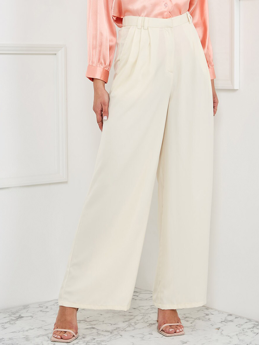 

Styli Women Off White Pleated Wide Leg Trouser