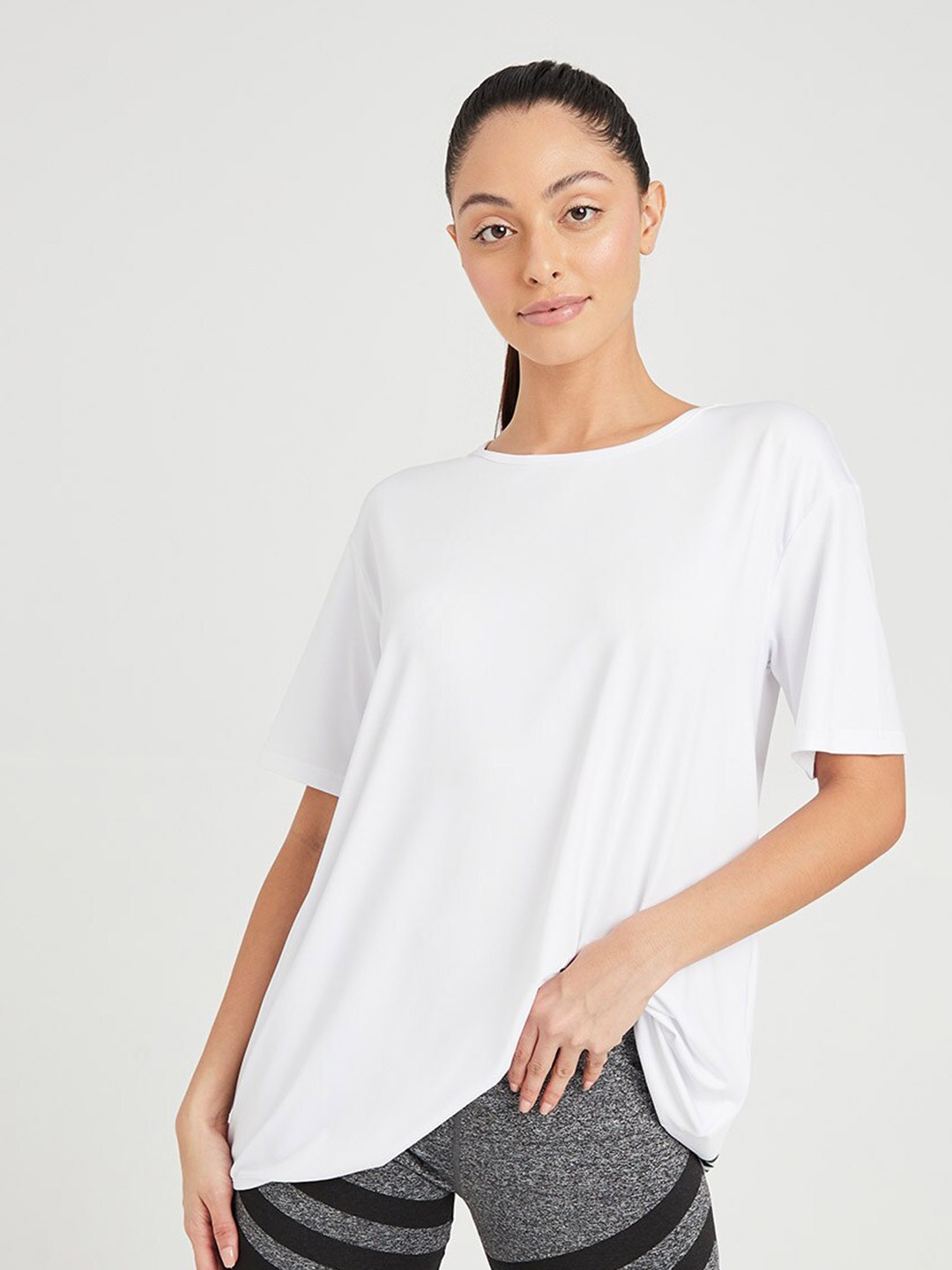 

Styli White Solid Round Neck Regular Sleeves Solid Top