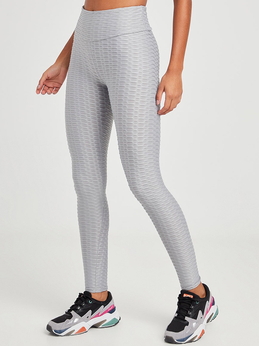 

Styli Women Grey Textured Elasticated Ruched Back Active Leggings