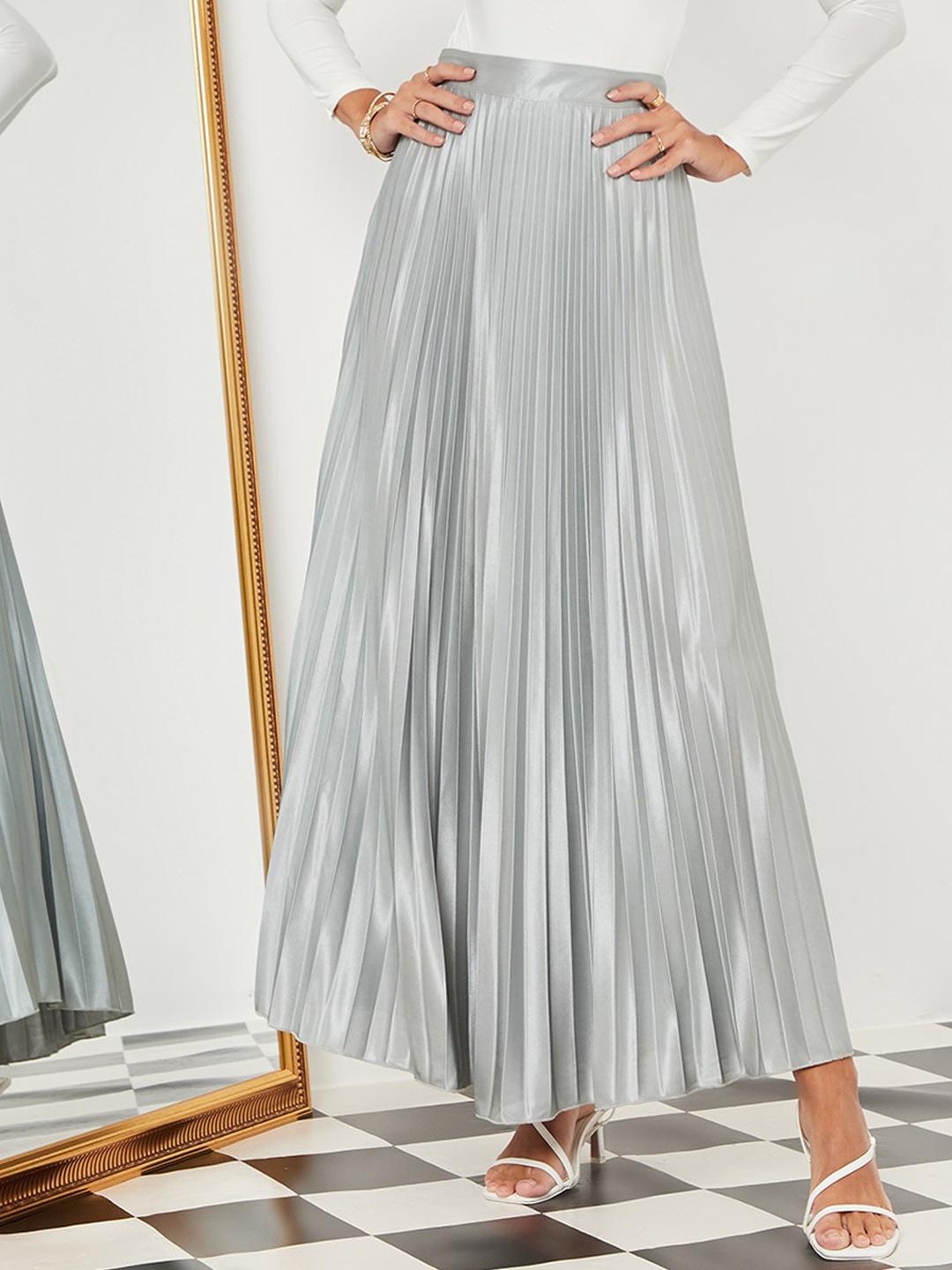 

Styli Women Silver-Coloured Solid Pleated Satin A-Line Maxi Skirt