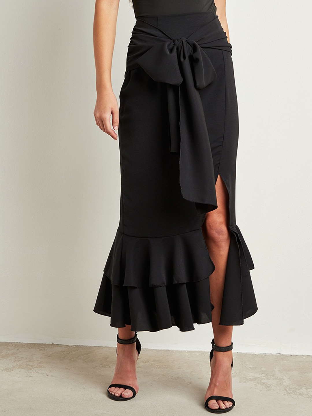 

Styli Women Black Solid Tie-Waist Frill Hem Midi Skirt