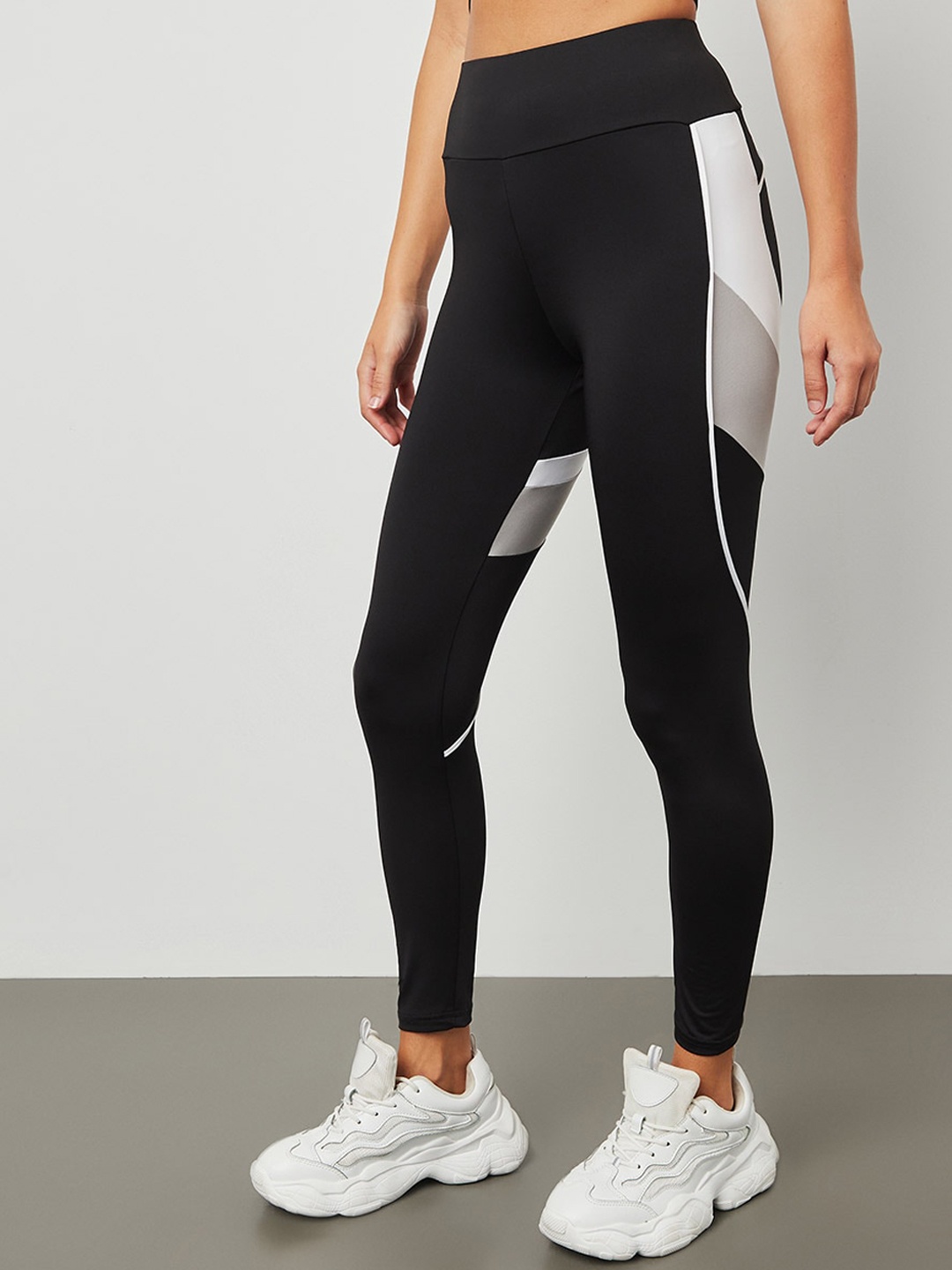 

Styli Women Black Colorblock Side Detail Activewear Leggings