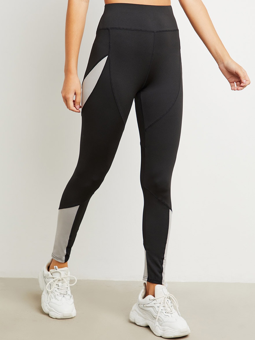

Styli Women Black High-Rise Color Flash Active Outdoor Tights
