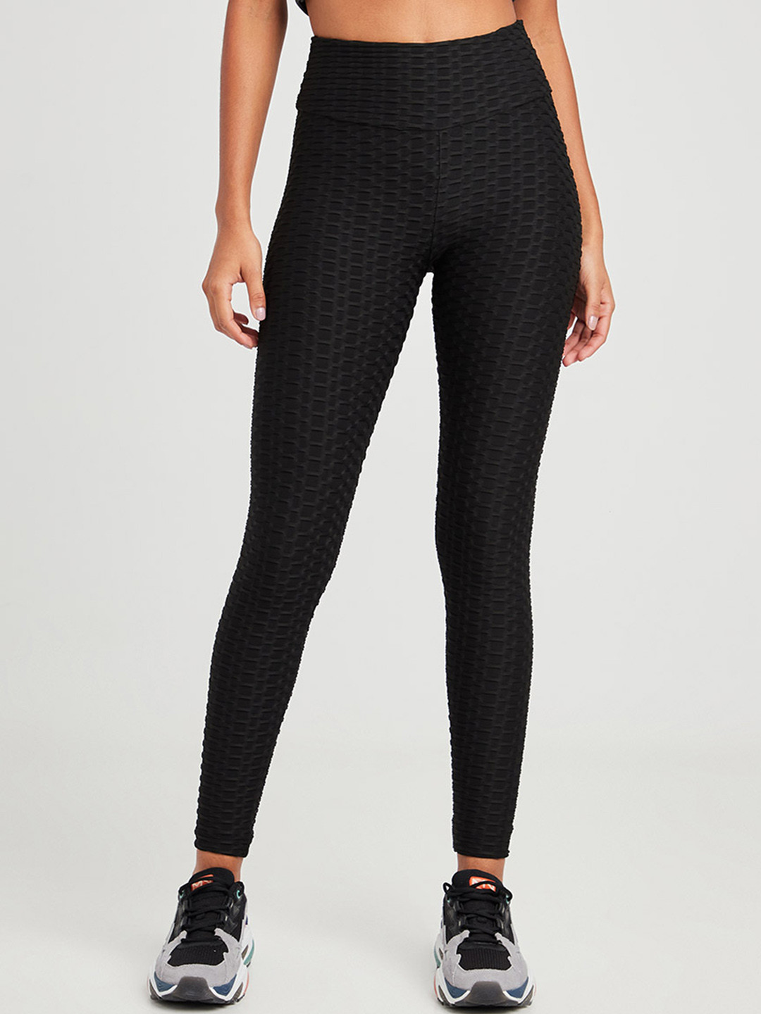 

Styli Women Black Textured Elasticated Ruched Back Active Leggings