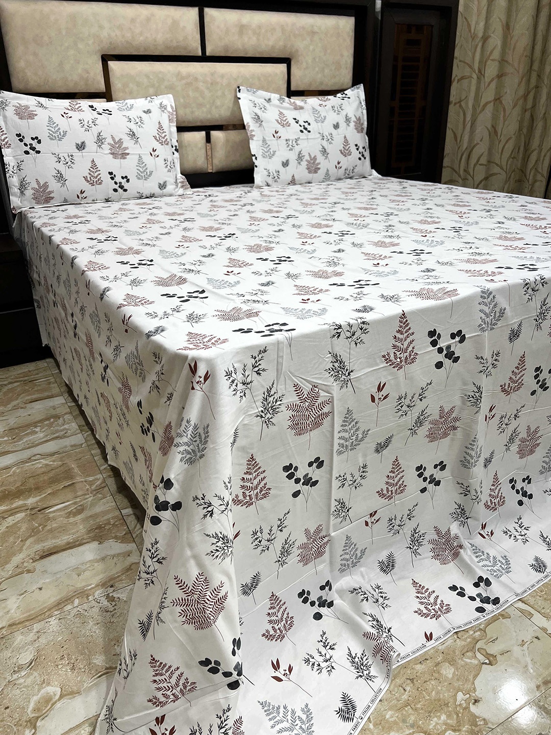 

Pure Decor Unisex Maroon Bedsheets, White