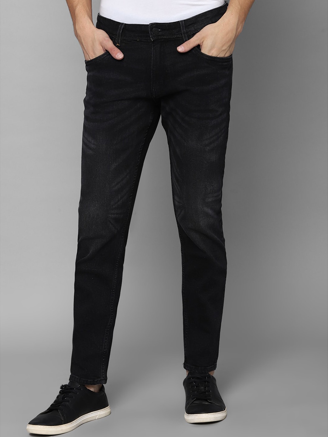 

Allen Solly Sport Men Black Slim Fit Mildly Distressed Jeans