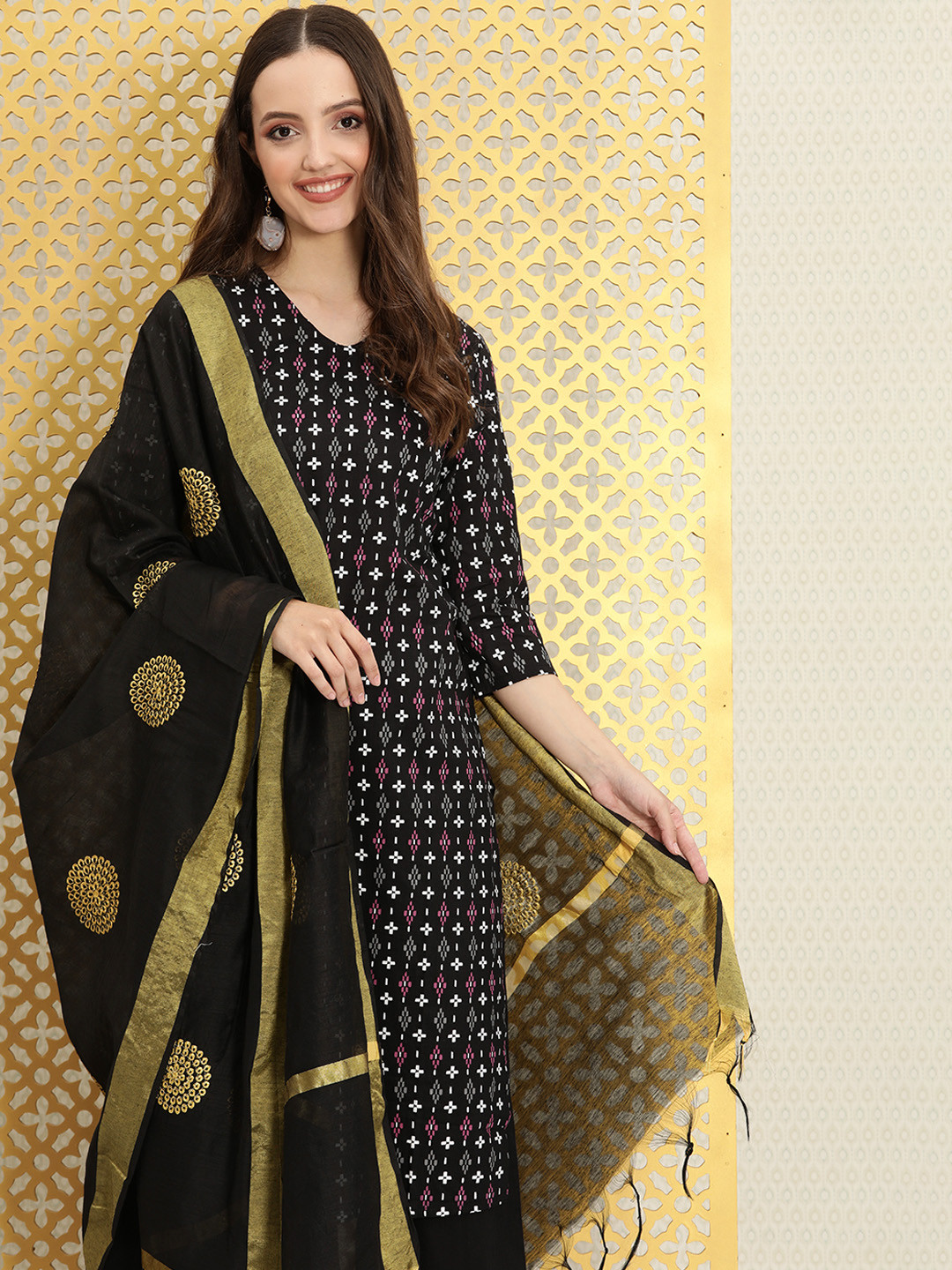 

Ode by House of Pataudi Black Ethnic Motifs Embroidered Dupatta