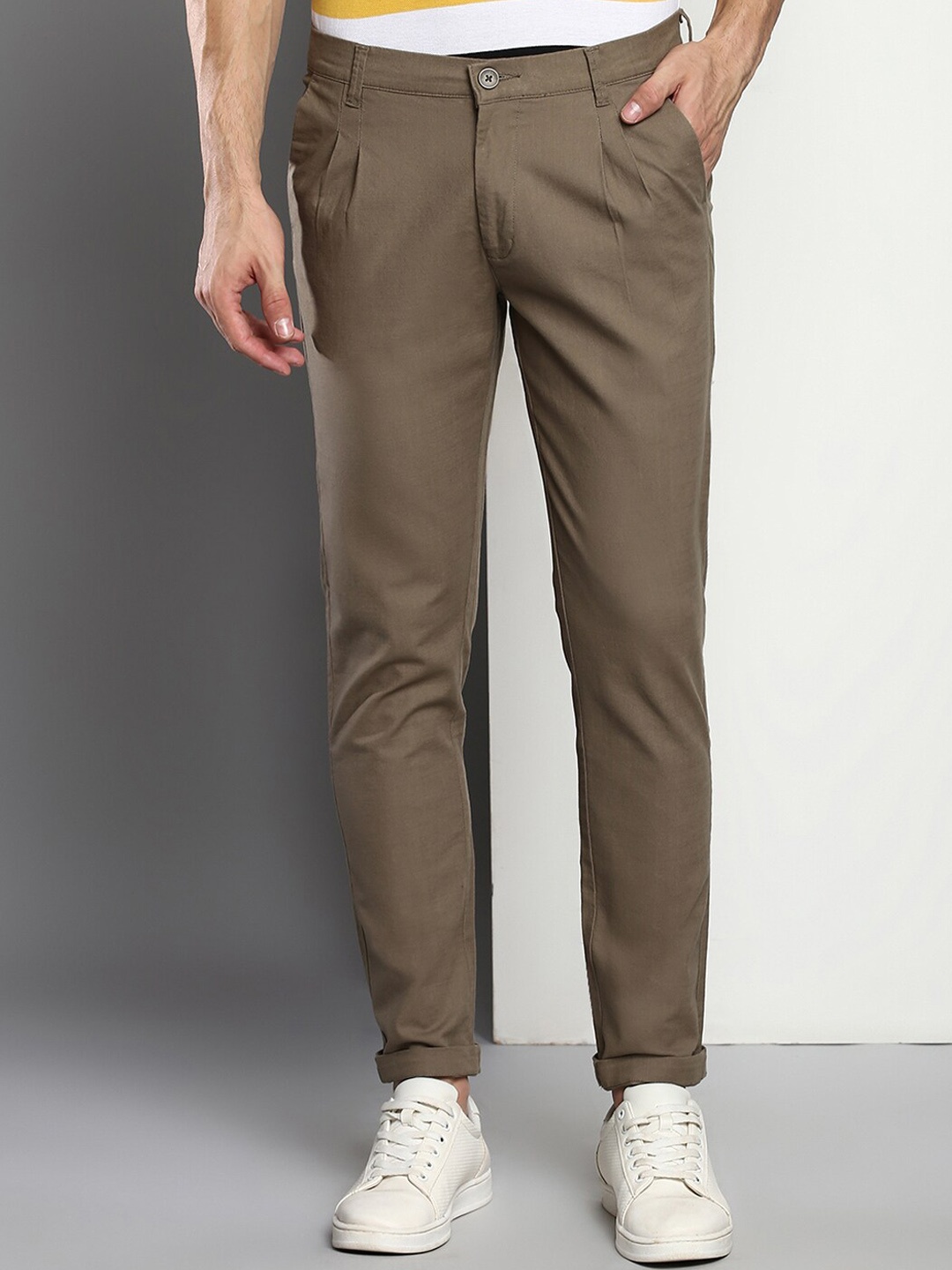 

Dennis Lingo Men Olive Green Tapered Fit Pleated Chinos Trousers