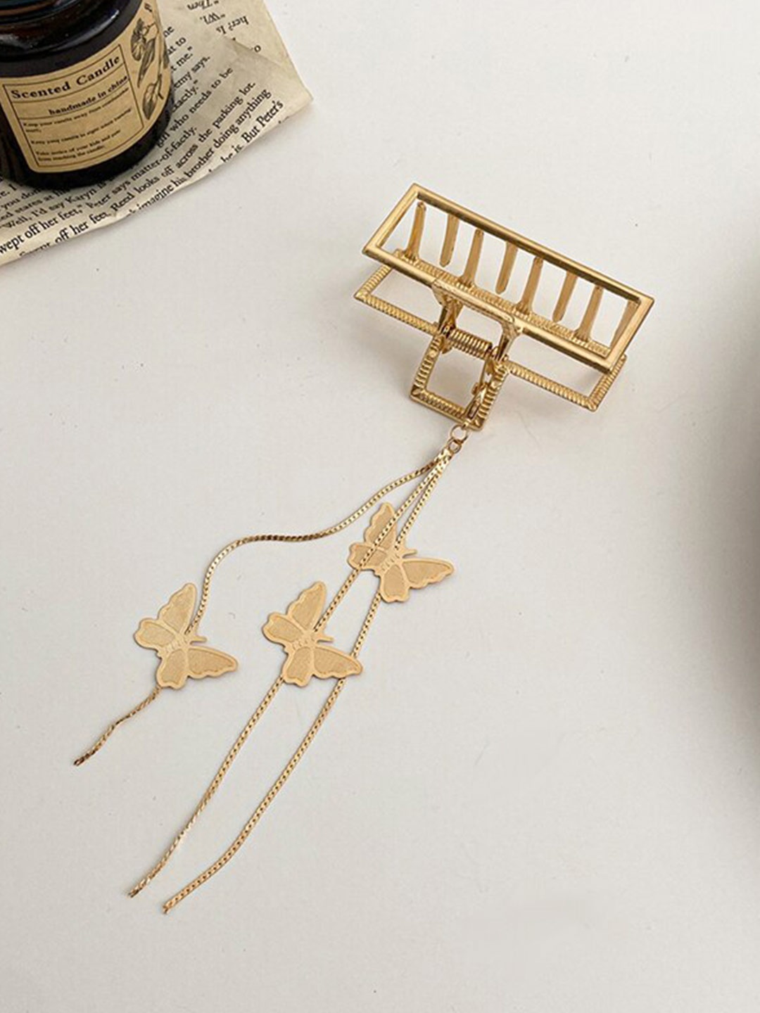 

VAGHBHATT Women Gold-Toned Claw Clip