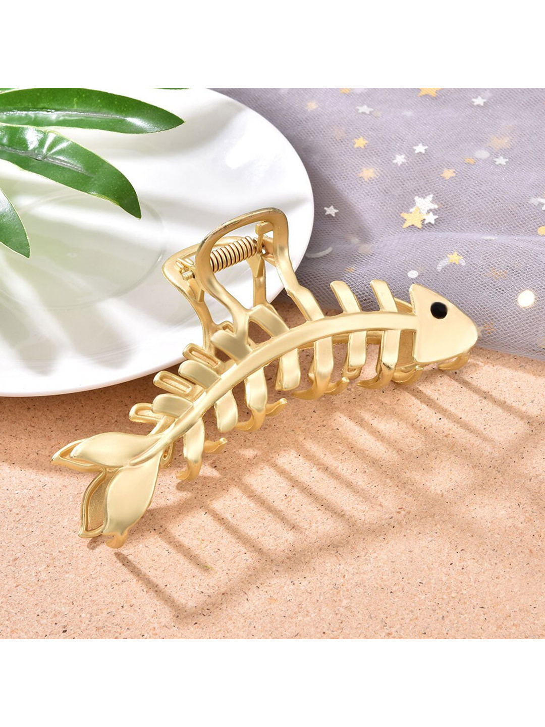 

VAGHBHATT Women Gold-Toned & White Claw Clip