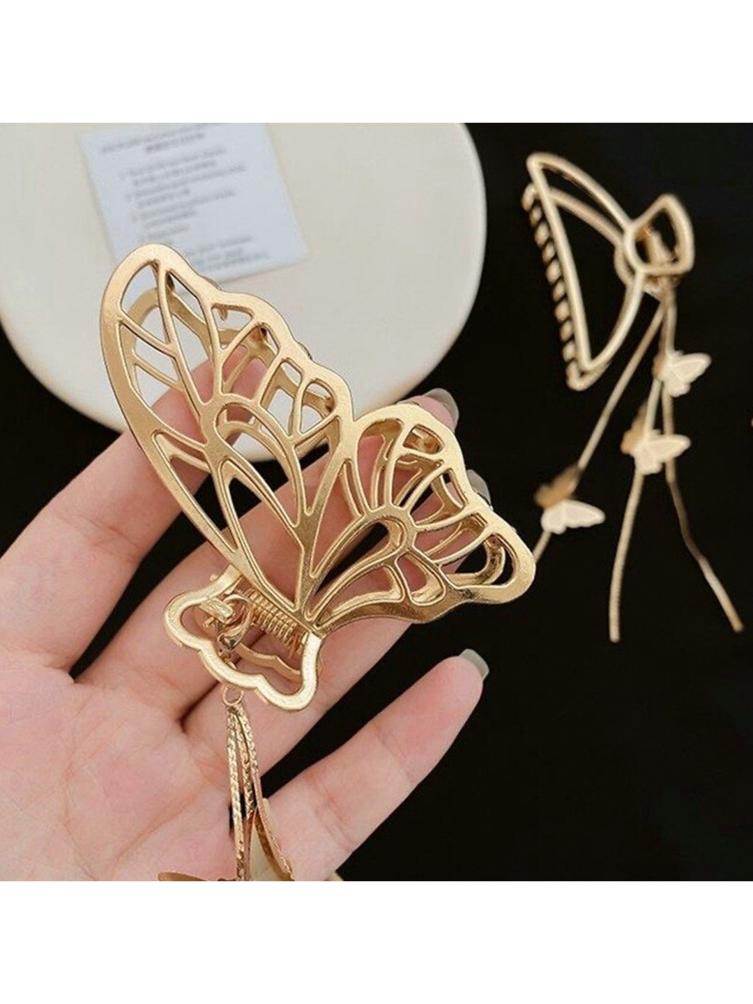

VAGHBHATT Women Gold-Toned Claw Clip