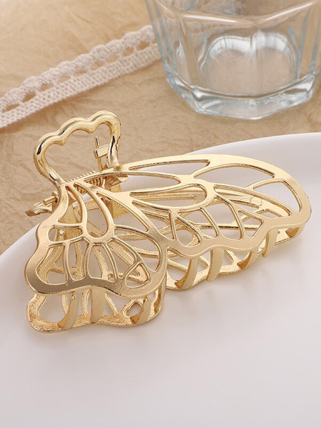 

VAGHBHATT Women Gold-Toned Claw Clip