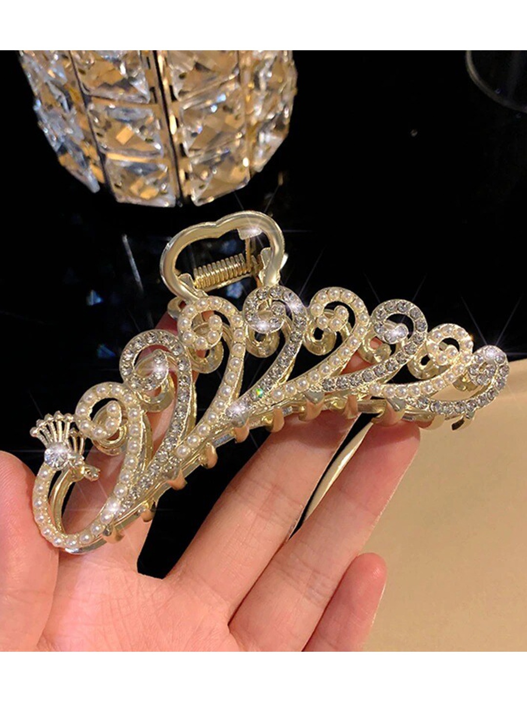 

VAGHBHATT Women Gold-Toned & White Claw Clip