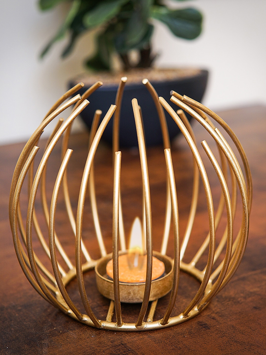 

StatueStudio Gold-Toned Patterned Candle Tealight Holder