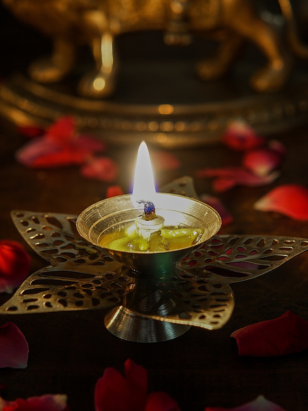 

StatueStudio Gold-Toned Textured Tea-Light Candle Holder