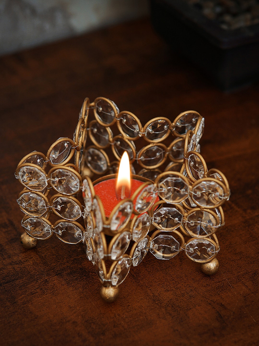 

StatueStudio Gold-Toned & Transparent Textured Tea-Light Candle Holder