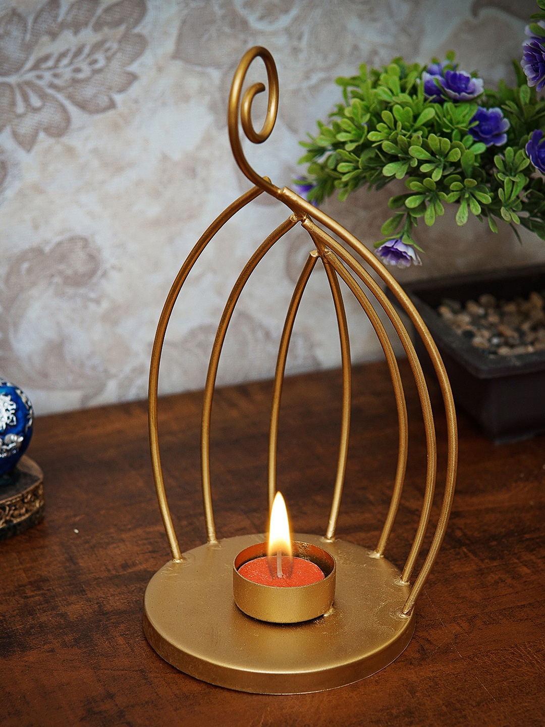 

StatueStudio Gold-Colored Solid Tealight Candle Holder