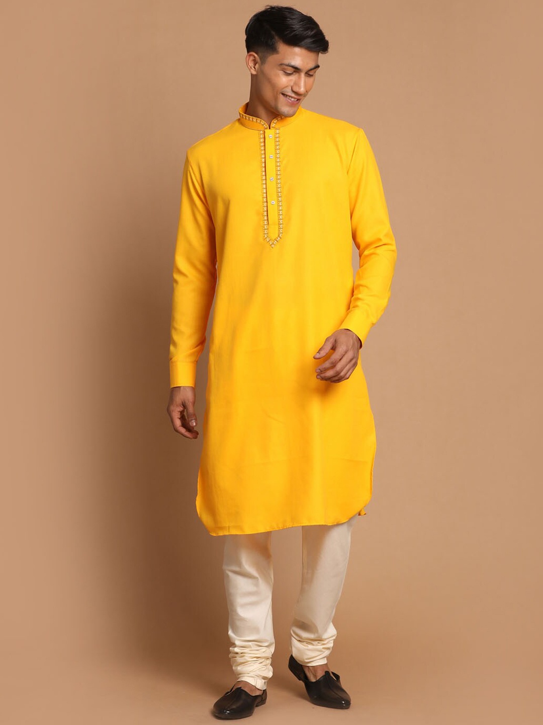 

VASTRAMAY Men Yellow Embroidered Empire Thread Work Kurti with Churidar
