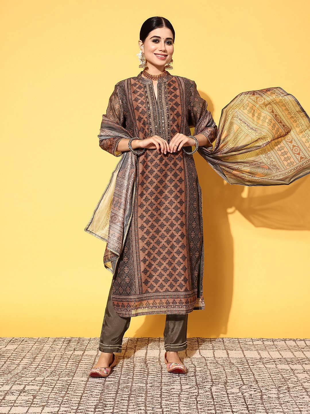 

ZOLA Women Ethnic Motifs Art Silk Print Parade Kurta Set, Peach