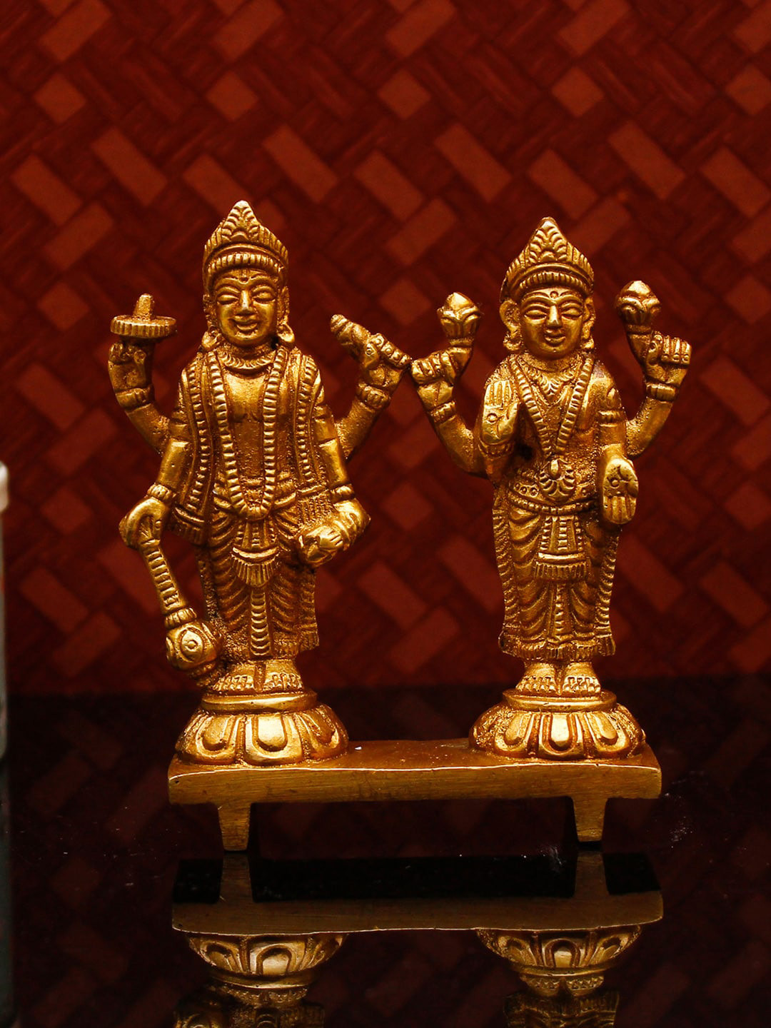 

StatueStudio Gold-Coloured Vishnu Lakshmi Idol Showpieces