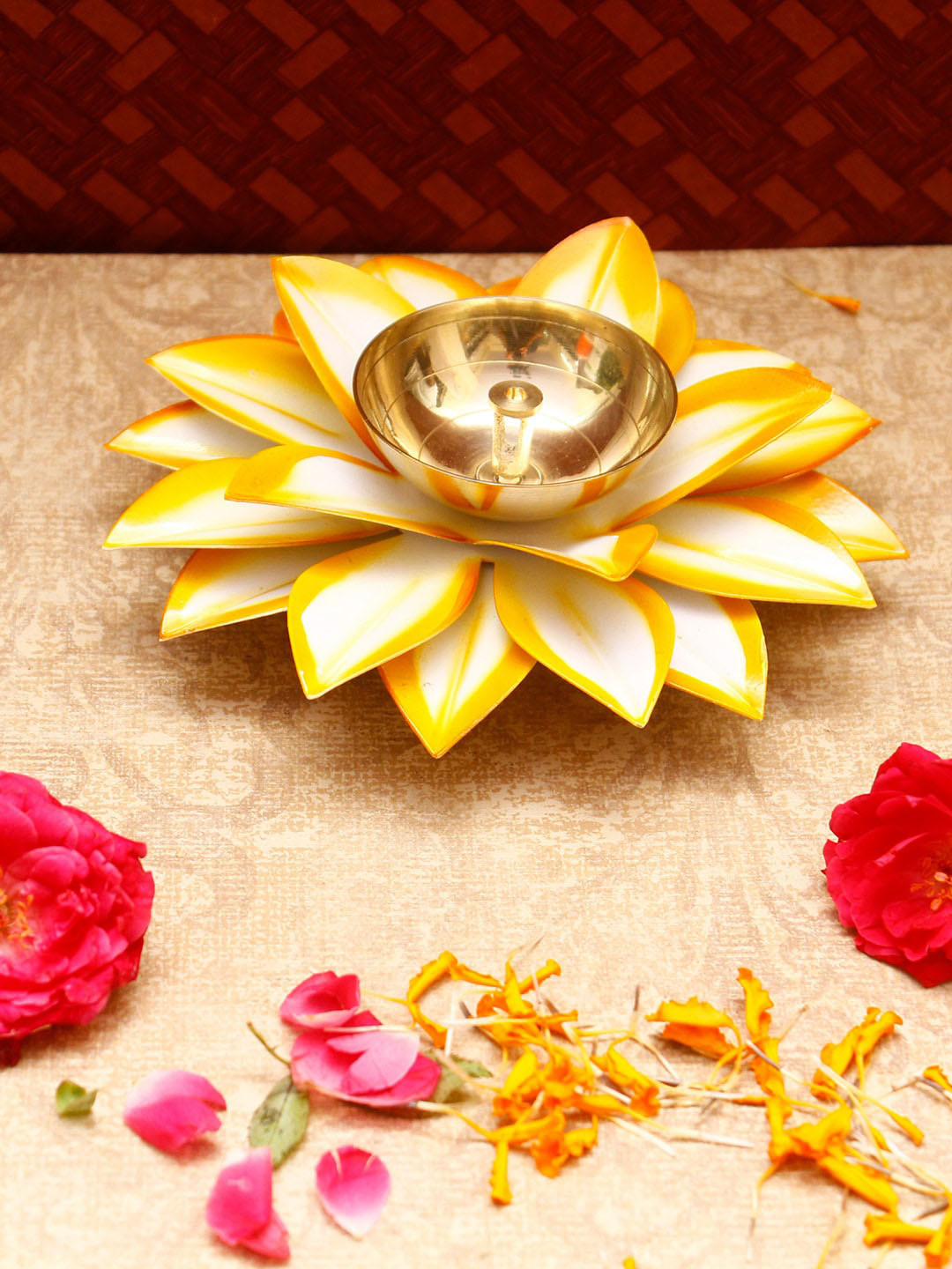 

StatueStudio Yellow Metal Diyas
