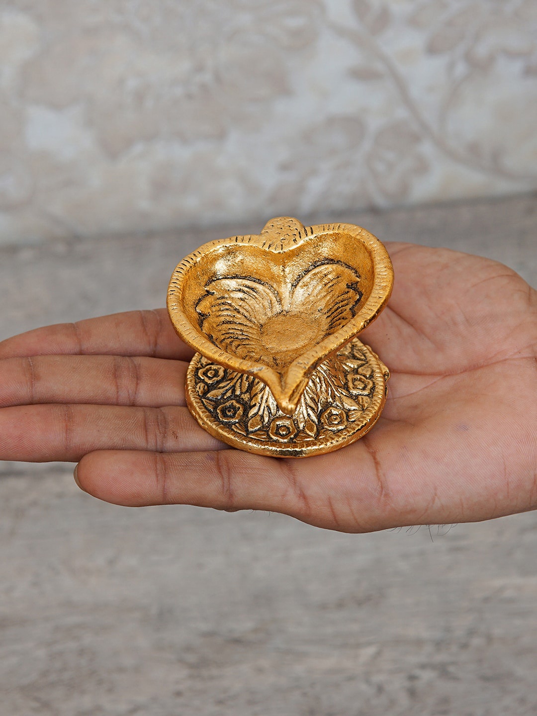 

StatueStudio Gold-Colored Textured Diya