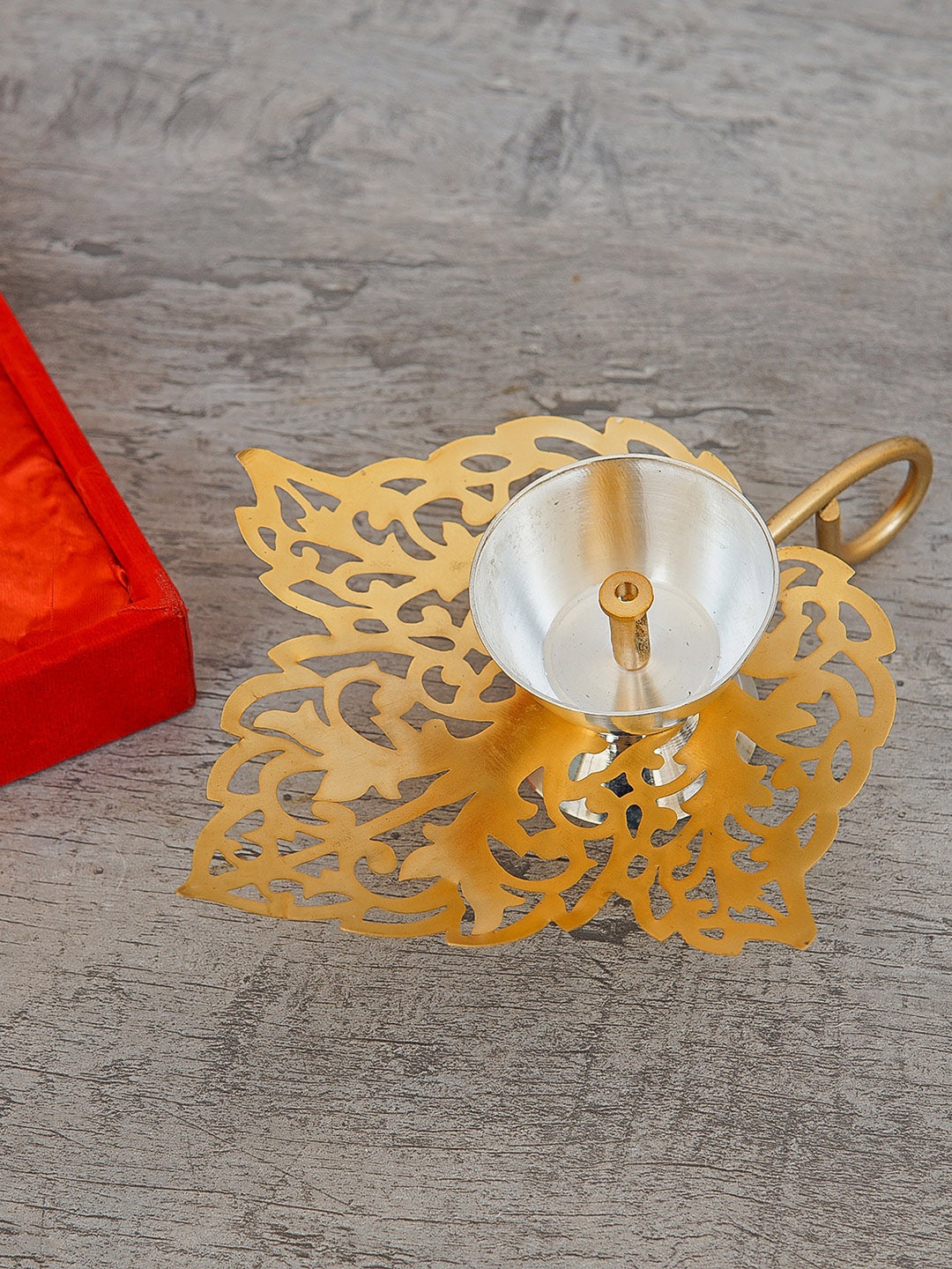 

StatueStudio Gold-Toned Leaf Shaped Diya
