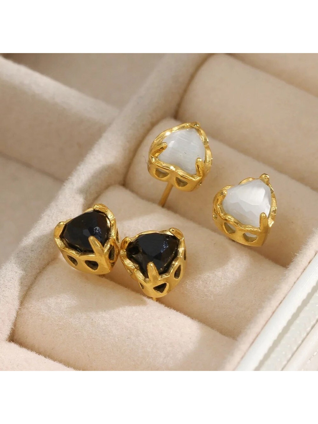 

Inaya Black Contemporary Studs Earrings