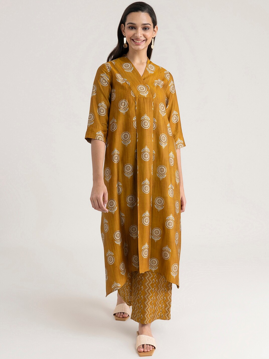 

Pink Fort Women Mustard Yellow Ethnic Motifs Printed Kurta with Palazzos