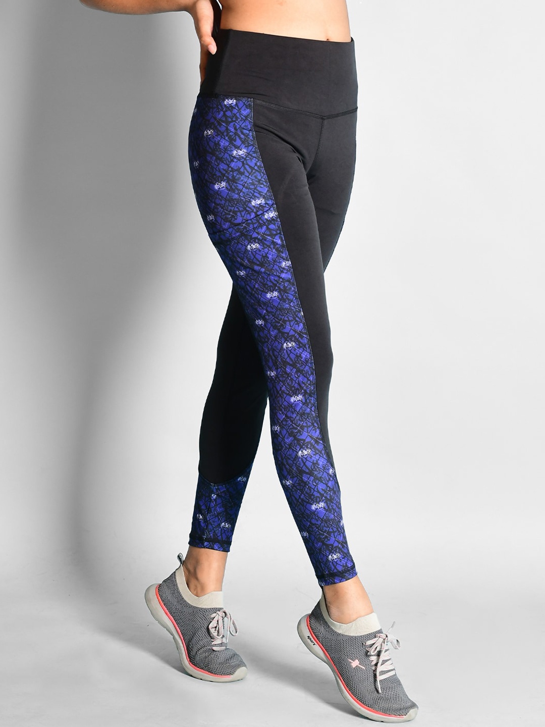 

Athlizur Women Black & Blue Batman Printed High Waist Leggings
