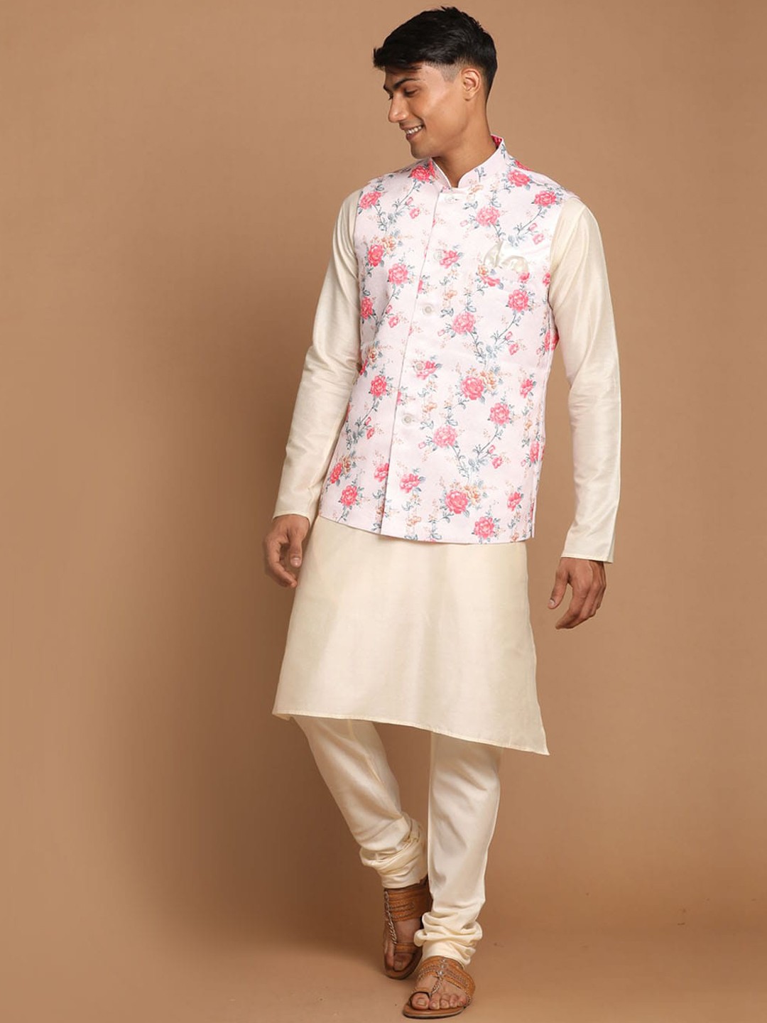 

VASTRAMAY Men Cream-Coloured Floral Printed Kurta with Trousers & With Dupatta