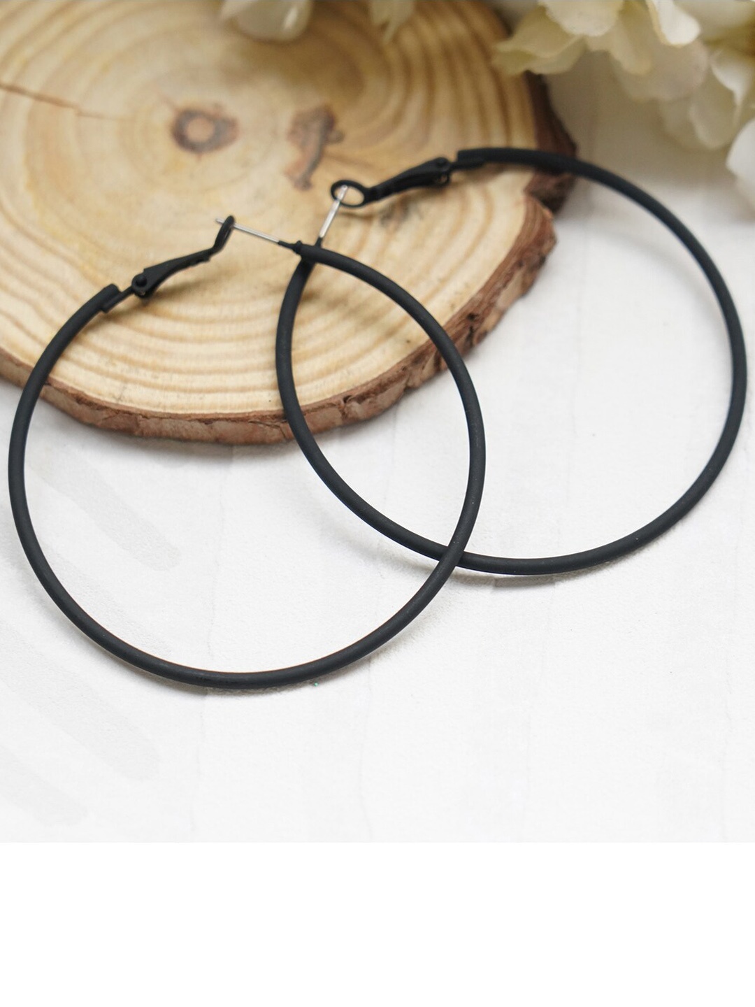 

MIZORRI Black Contemporary Hoop Earrings