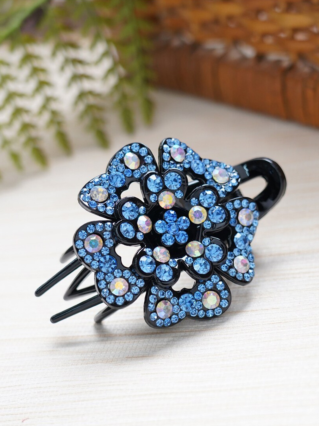 

MIZORRI Women Blue & White Beaded Claw Clip