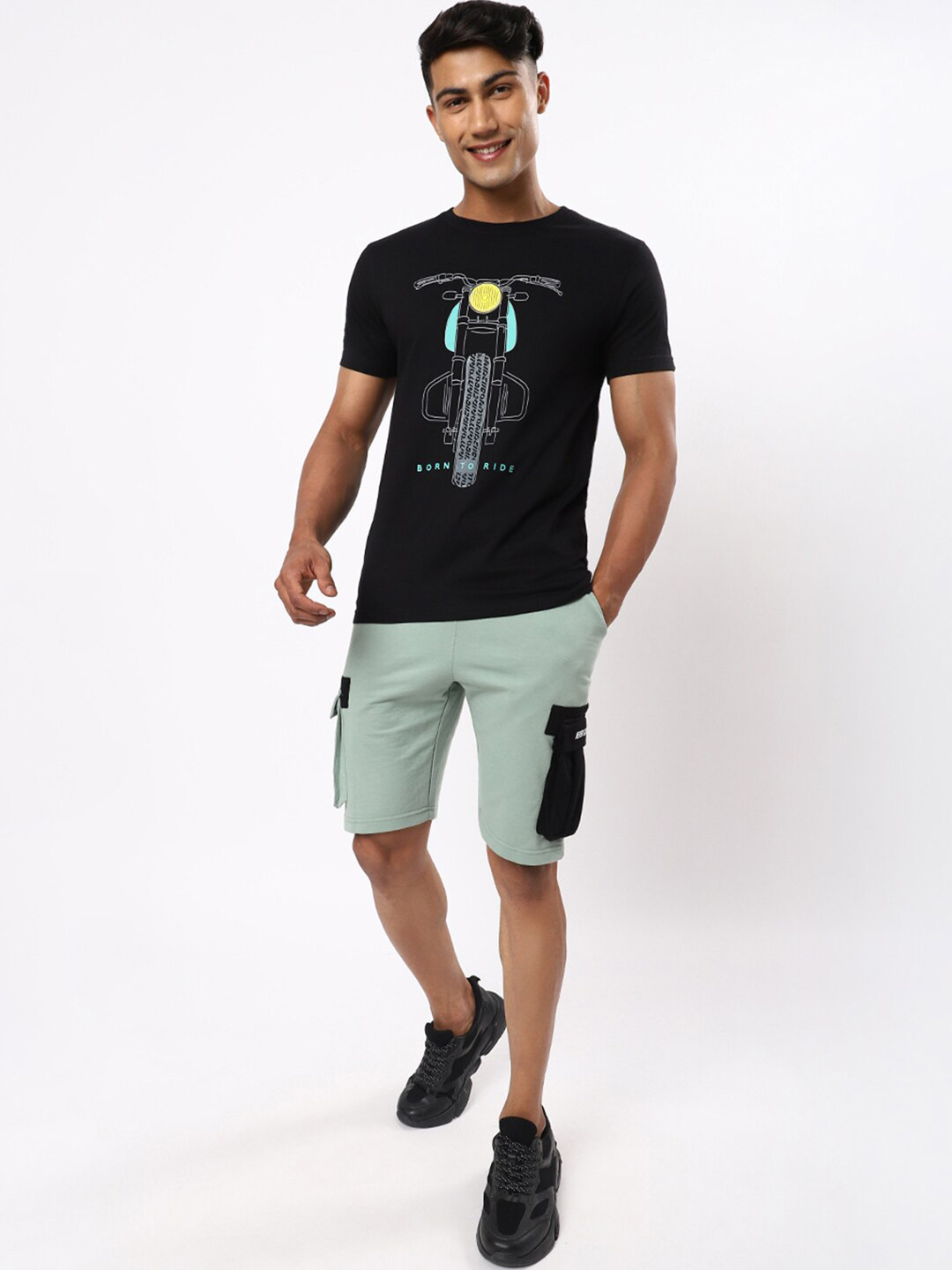 

Bewakoof Men Black & brown Typography Printed T-shirt